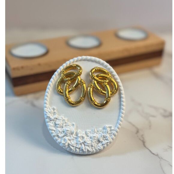 Vintage Avon Interlocking Bamboo Earrings - Picture 1 of 7